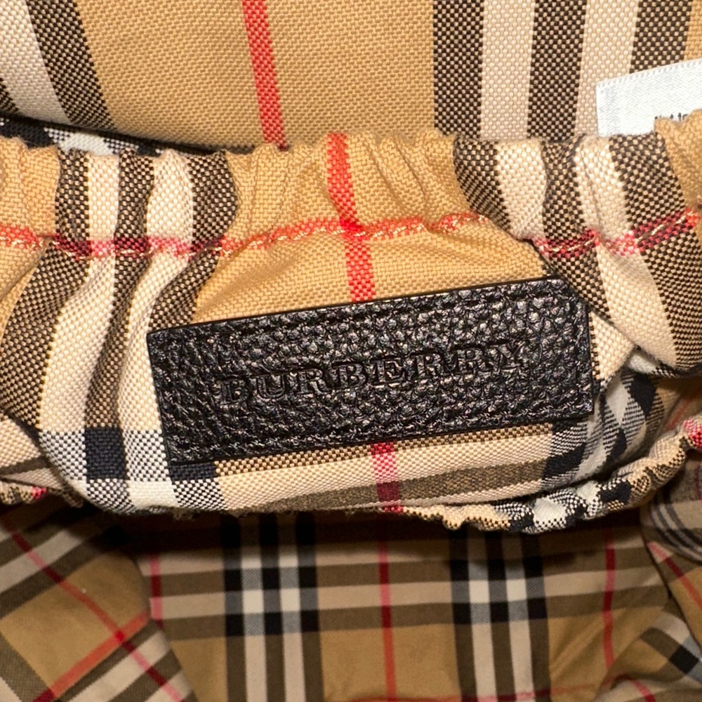 Burberry Charcoal Nylon Baby Backpack+changing mat. Original box & dust cover.⭐️ - Picture 7 of 11